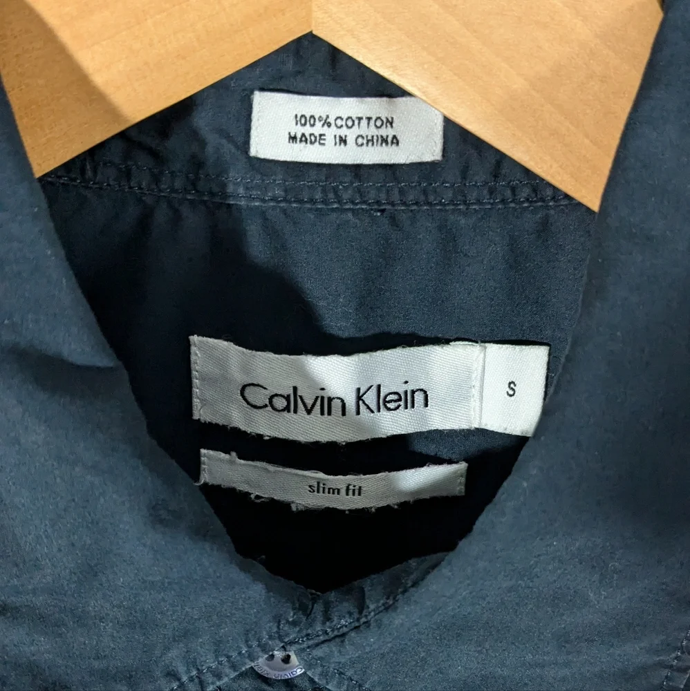 ❤️ Calvin Klein slim fit lightweight long sleeve collar button shirt Small - Picture 3 of 11